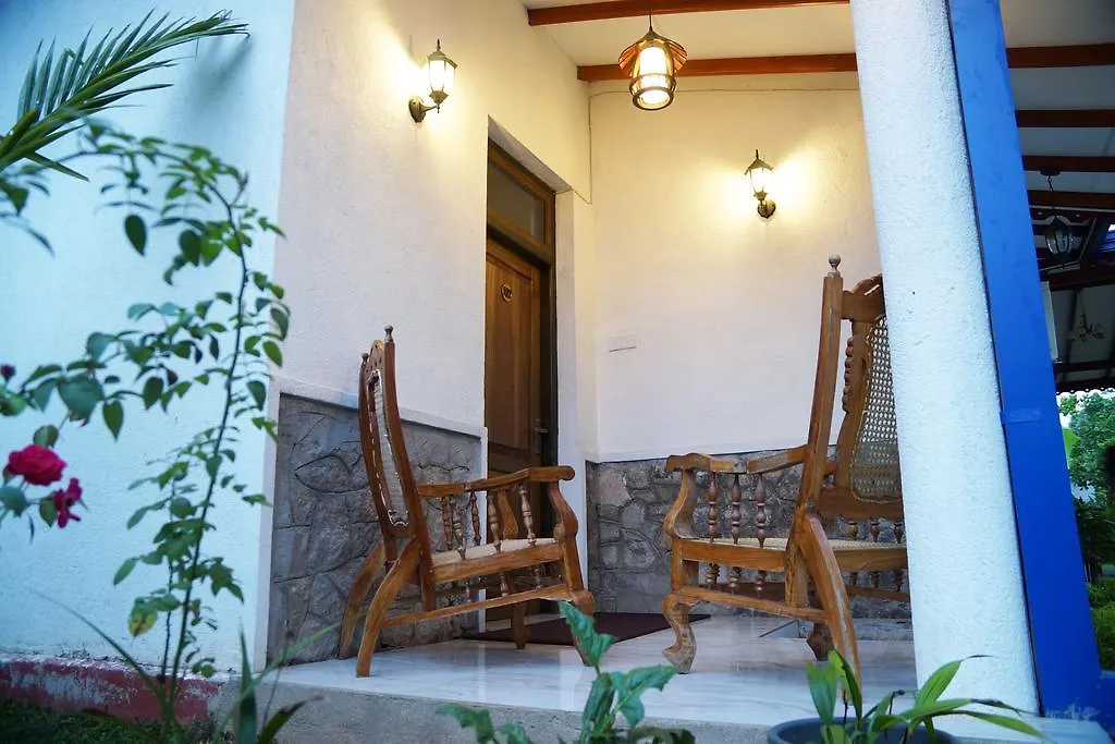 Kandy Moon Hills Hotel 3*,